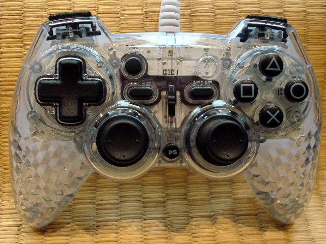 Hori Gempad 3. Photo of HORI Gempad 3, bottom.